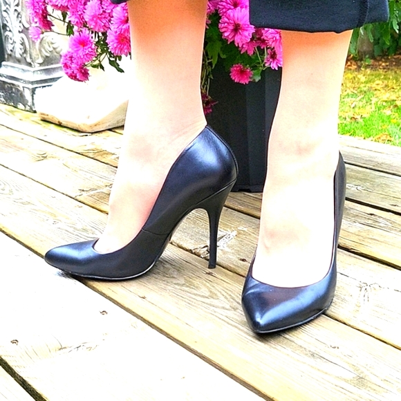 Steve Madden Leather Stilettos! Plain Black, Point Toe, 8.5 - Picture 8 of 13